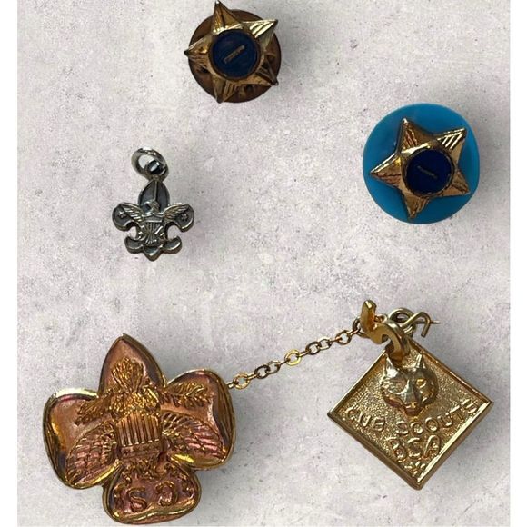 Boy, Cub and Girl Scout lot of vintage pins - Picture 3 of 9